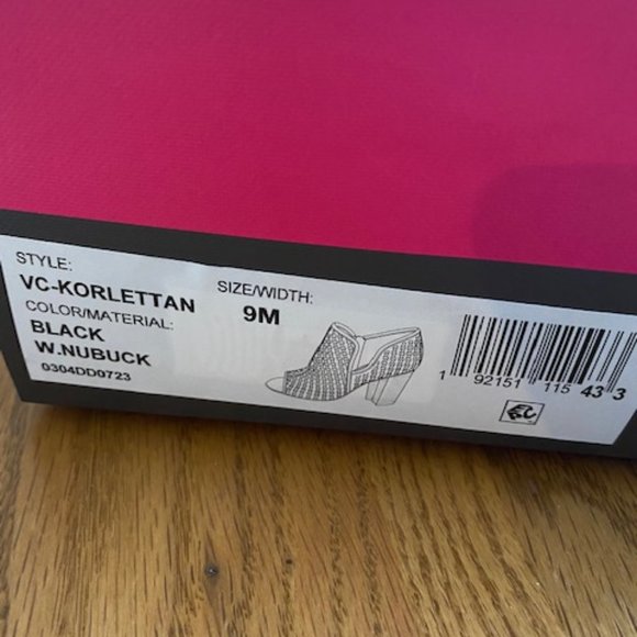 Vince Camuto Korlettan Booties - Picture 2 of 15